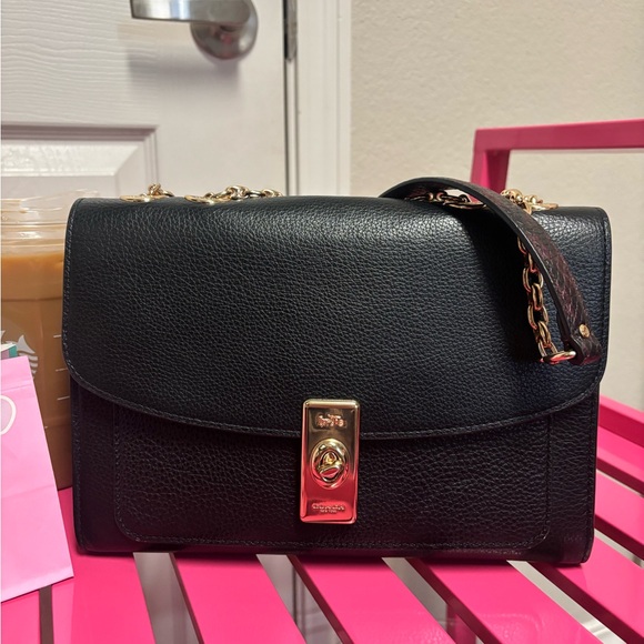Coach Black and Gold Shoulder Bag with turn lock - Picture 2 of 8